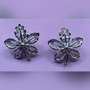 Floral Silver Tone Clip-On Earrings Womens Textured Petal Blossom Pair Elegant